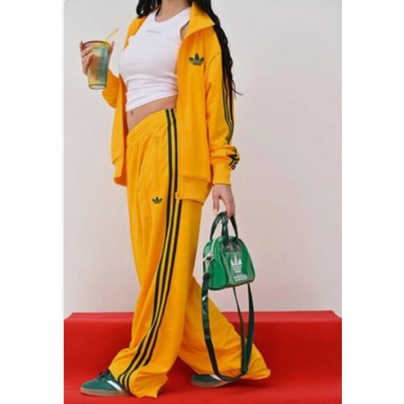 NEW ADIDAS ORIGINALS Firebird Loose Tracksuit Women's Size Small - Picture 1 of 8